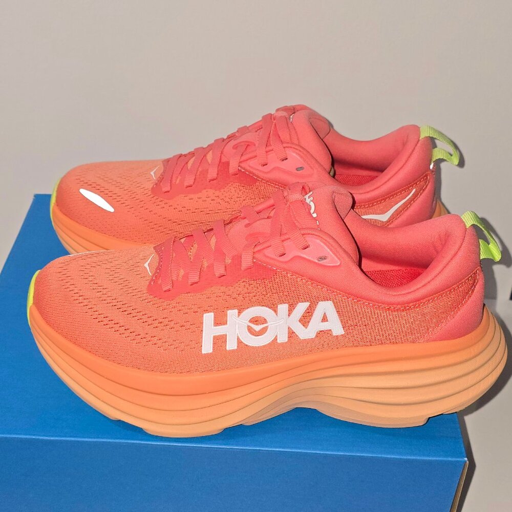 HOKA ONE ONE WOMEN'S BONDI 8 CORAL/PAPAYA SIZE 7B NEW IN THE BOX